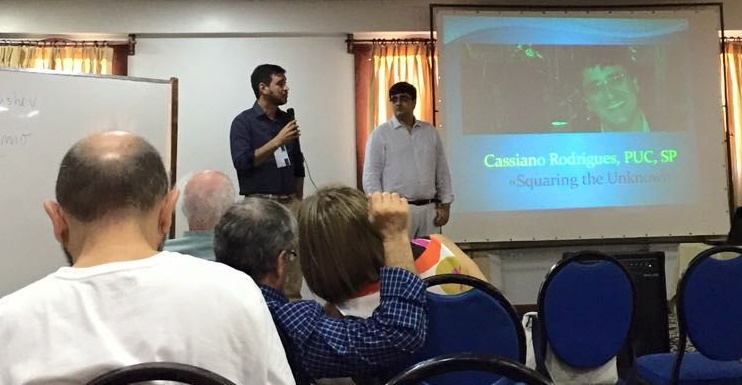 Professor Cassiano Terra recebe prêmio Newton da Costa durante Encontro Brasileiro de Lógica